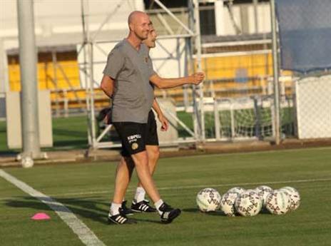 קרויף באימון הראשון מאז המינוי (מכבי ת"א)