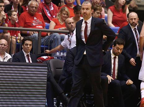 פיאניג'אני כנראה שטף את החבורה שלו במחצית (אלן שיבר)