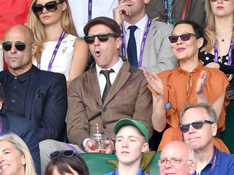 דמיאן לואיס, כוכב "הומלנד", מתרשם ביציע (Getty)