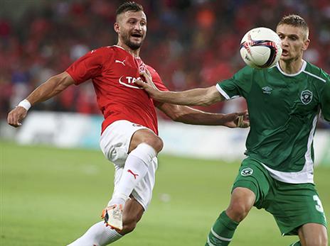 שבחים על המאמץ ההגנתי. גאדיר (אלן שיבר)