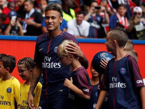 ניימאר מוצג לקהל. "היה פשוט מדהים"