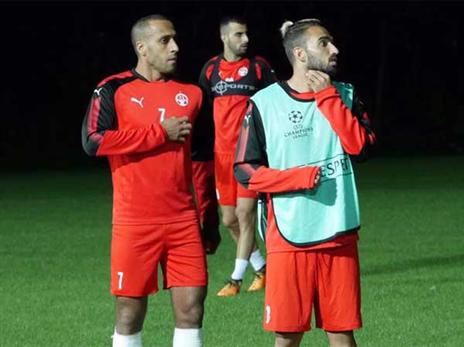 ב"ש ערכה אימון קל במגרש שליד המלון (האתר הרשמי)