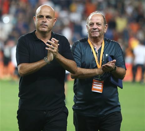 השחקנים הקשיבו לו. אבוקסיס (אלן שיבר)