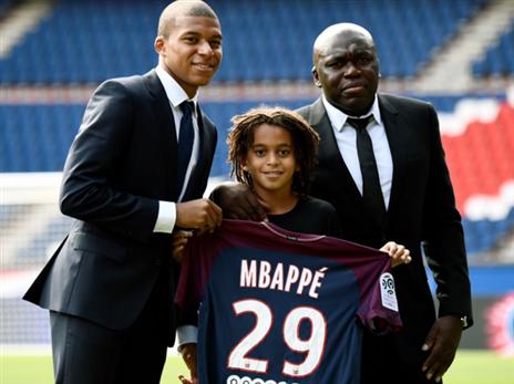 החולצה החדשה של אמבפה (פ.ס.ז')