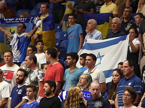 למעט בודדים, אוהדי הנבחרת תמכו בשחקנים לכל אורך הדרך (אלן שיבר)