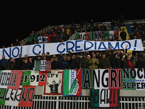 אוהדי איטליה הגיעו עד אלבניה כדי לתמוך (getty)