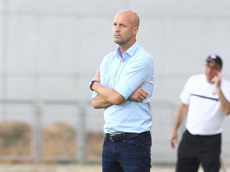 לו"ז עמוס לפניו. קרויף