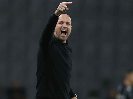 פחד להעז ושילם על כך. קרויף (אלן שיבר)