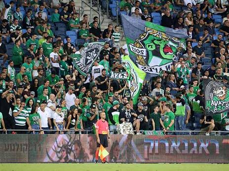 לא הרבה אוהדים הגיעו לסמי עופר (צילום: יוסי שקל)