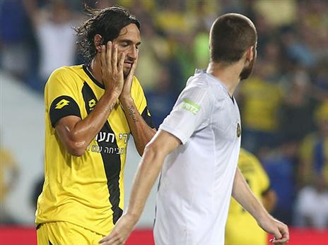 ברק בדש. סובל ממתיחה בשריר התאומים (אלן שיבר)