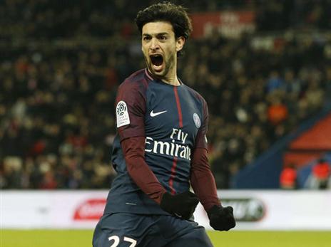 פסטורה. התכבד בשני (PSG Officiel)