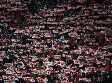 אוהדי ב"ש. חלקם לא עשה כבוד למאור בוזגלו (אלן שיבר)