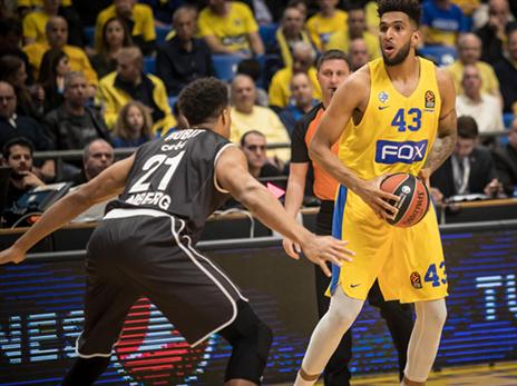 נראה נהדר בעיקר בפתיחה. ג'ונה בולדן (צילום: עודד קרני)