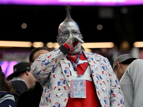 האוהדים היו צבעוניים כרגיל וחיכו שהמשחק יתחיל (getty)