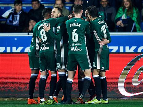 שלישייה נהדרת לבטיס אצל אלאבס (getty)