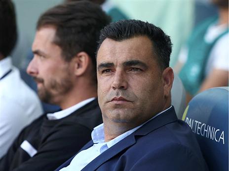 קורצקי. בצוות המקועי ניחמו את השחקנים (אלן שיבר)