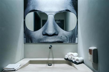 זה לא אתם, זה הוא.