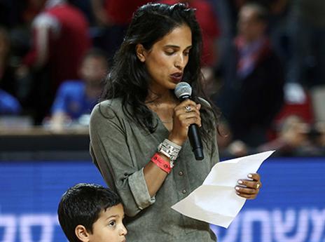 "קבוצה קטנה הורסת קבוצה גדולה". תמר שלף (אלן שיבר)