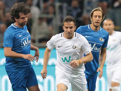 דל פיירו הגיע לכבד את פירלו (GETTY)