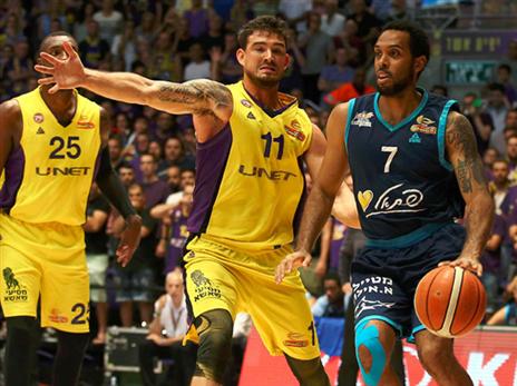 אלכסנדר עשה צרות בצבע (אלן שיבר)