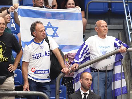 הקהל שהגיע לתמוך בהיכל (דני מרון)