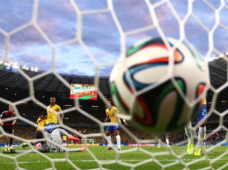 מירוסלב קלוזה כובש את השני מתוך השבע של גרמניה על ברזיל בחצי גמר מונדיאל 2014 (Getty)