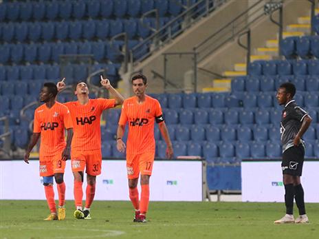 אבוקסיס מרוצה מהסגל