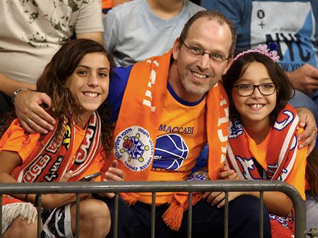 האוהדים הכתומים ראו עוד ניצחון? (אלן שיבר)