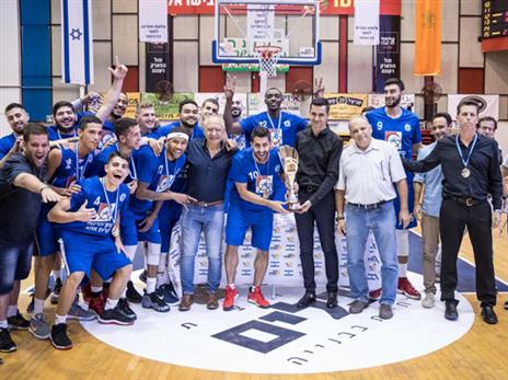 קרית אתא חוגגת תואר (צילום: ספי מגריזו, איגוד הכדורסל)