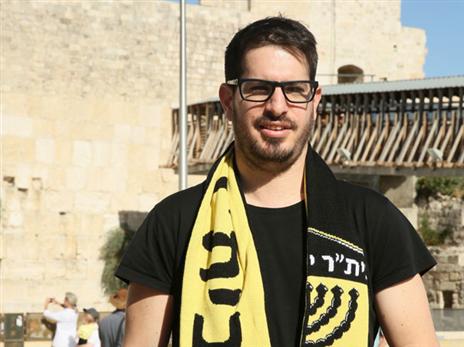 לוזון לא נעלב ממנו. חוגג