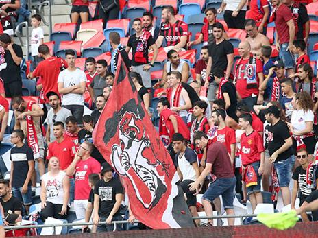 אוהדי הפועל חיפה. יראו ניצחון בדרבי? (יוסי שקל)