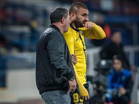 בתמונת ההרכב. ערן לוי (עודד קרני)