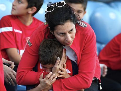 תחשות קשות ביציע לאחר השער של גבאי (אלן שיבר)