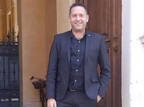 כעס על קלינגר. שטרלינג