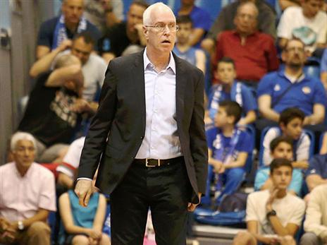 חזר בדלת הקדמית, למרות התנגדות אקוניס (מנהלת הליגה)