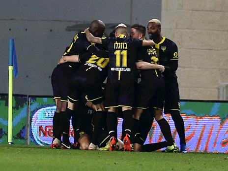 התעוררו בזמן. שחקני בית"ר (אלן שיבר)