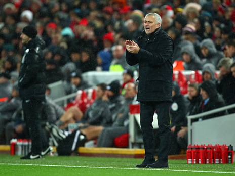 יחזור אל הדשא? מוריניו (getty images)