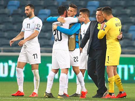 הנבחרת מגובשת (אלן שיבר)