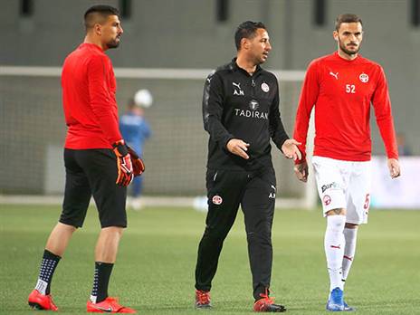 קרוב לעזיבה. אריק סאבו (אלן שיבר)