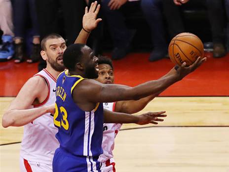 הווריירס פתחו את המחצית השנייה בטירוף (צילום: Gregory Shamus/Getty Images)