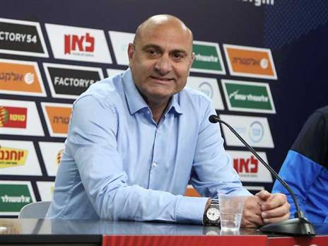 זוארץ, אסר על השחקנים לצאת