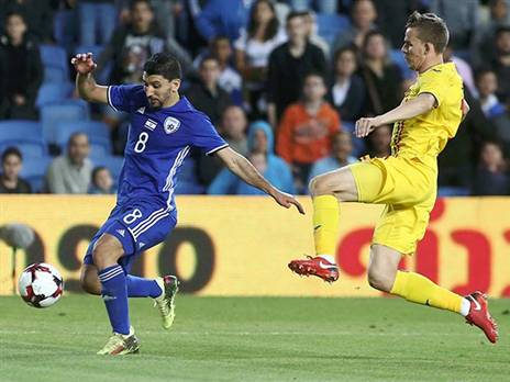 בקבוצה עדיין מאמינים שניתן להחתימו. כהן במדי הנבחרת (צילום: אלן שיבר)