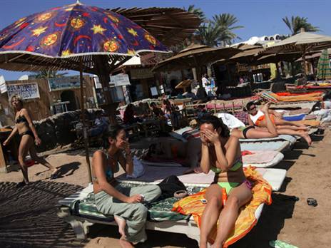 מזג האוויר יותר מתאים לבילוי בחוף הים מאשר לכדורגל (Getty)