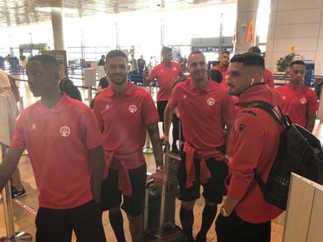 השחקנים לפני ההמראה