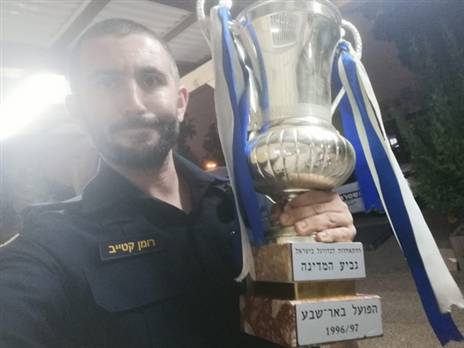 הגביע שנגנב והוחזר (צילום: דוברות המשטרה)