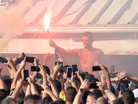 אוחנה הורם על הכתפיים (דני מרון)