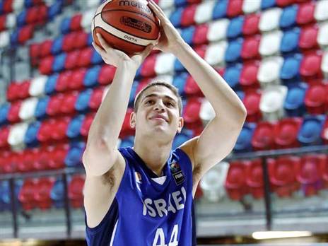 במדי נבחרת העתודה (אלן שיבר)