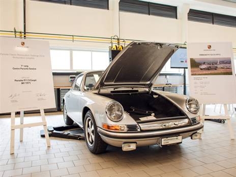 פורשה 911 מ-1971 לאחר שחזור במרכז החדש
