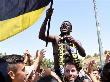 "הדת, הצבע והגזע לא מעניינים אותי כל עוד השחקן מכבד אותנו ואת ארצנו" (דני מרון)