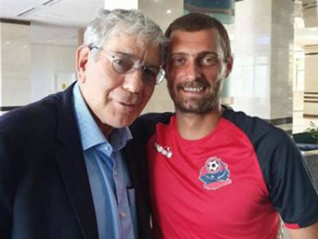 תמאש. עד שלא יעזוב, לא יגיע בלם במקומו.